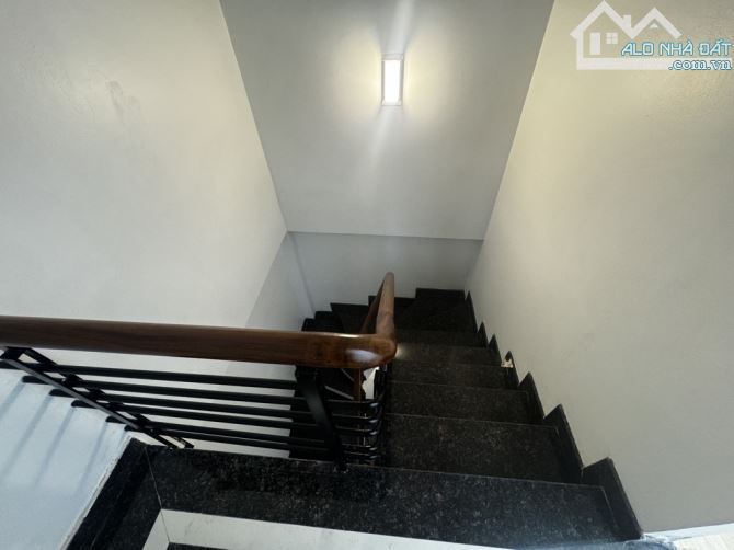 NHÀ MỚI 5 TẦNG /9.9 tỷ PHỐ BỒ ĐỀ : Ô TÔ - KINH DOANH - GẦN HỒ - VỊ TRÍ TRUNG TÂM - 9