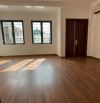 Cho thuê nhà ngõ Trung Kính, dt 75m2 x 4T, Mt 5m. Giá 23tr/th.