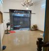 Cho thuê nhà ngõ Trung Kính, dt 55m2 x 5T, mặt tiền 4.5m. Giá 17tr/th.