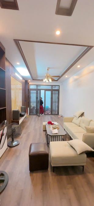 BÁN NHÀ NAM DƯ, MỚI TINH FULL NỘI THẤT, SÂN ĐỂ XE RIÊNG KO PHẢI CHO VÀO NHÀ, SỔ ĐẸP