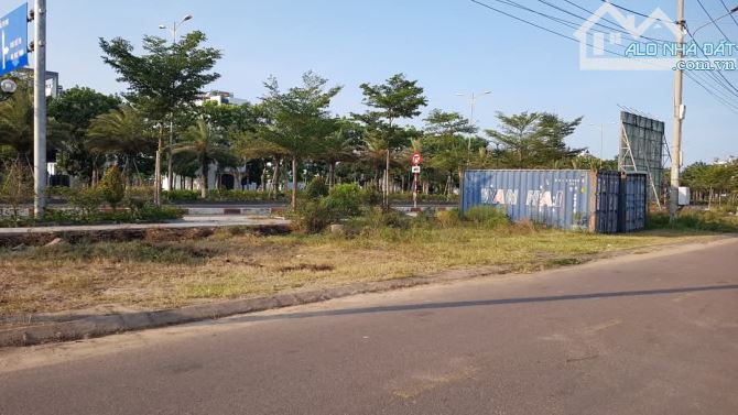 Bán lô đất mặt tiền đg Ql 19B khu đê đông LG 16m dt 96m2 ngang 5m giá 3ty650