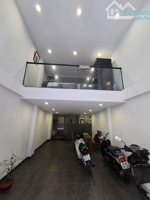 LÁNG HẠ 47Mx7TẦNG THANG MÁY-NHÀ MỚI ĐẸP-GARA-NGÕ TO-GẦN PHỐ-16TỶ 5
