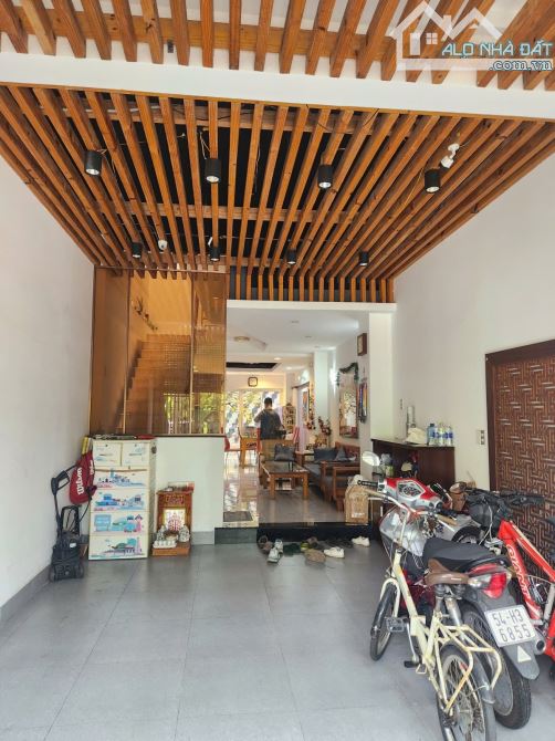 Bán nhà đẹp 4 tầng mặt tiền đường số Tân Quy Đông ,Quận 7.Giá 13.95 tỷ.