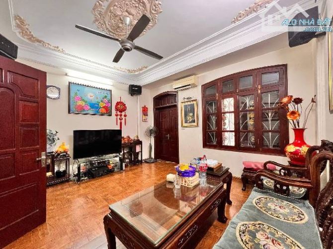 PHÂN LÔ,-Ô TÔ VÀO NHÀ-GẦN PHỐ-KINH DOANH-KIM NGƯU-43m- NHỈNH 13 TỶ