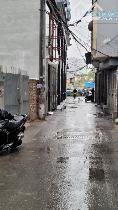 Cần bán gấp nhà Vĩnh Hưng, Hoàng Mai, ô tô dỗ cổng, 38m, 5 tầng, giá nhỉnh 5 tỷ