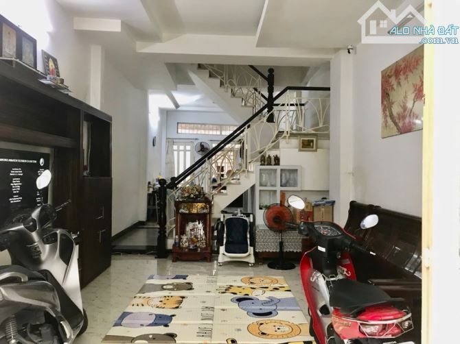 Bán gấp nhà đẹp ở ngay Trần Xuân Soạn, hẻm cao ráo sạch sẽ, 58m2(4.2x14), SHR, chỉ 6.5tỷ.