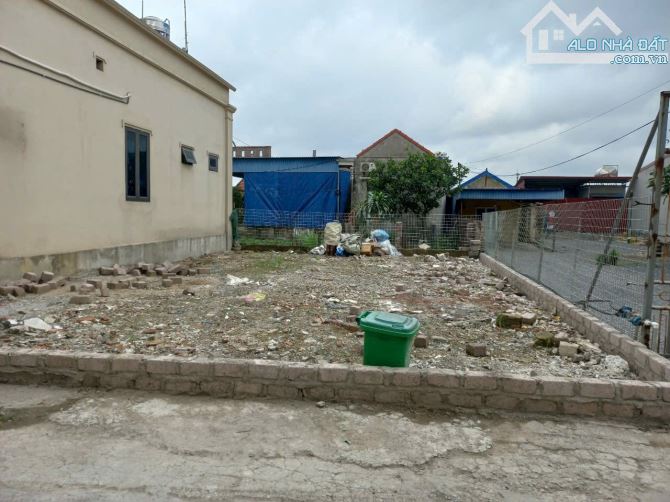 Bán lô 85m Thôn 1 Hòa Bình cách trục trải nhựa chỉ 100m ngõ ô tô 7 chỗ giá 2,x tỷ.  Diện t