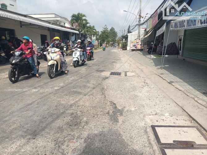 Mặt tiền Nguyễn Du đoạn khu dân cư đông đúc
