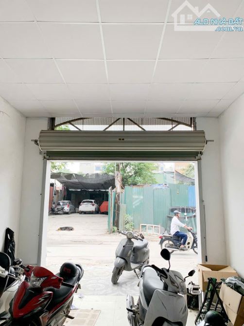 Cho thuê nhà ngõ 1151 Giải Phóng, 3 tầng, 4 ngủ, ô tô cont đỗ cửa