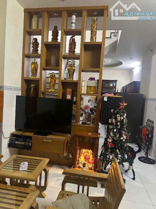 "Bán Nhà , 3 tầng, Đường Số 10 - Tăng Nhơn Phú B -  Quận 9 .Giá nhỉnh :7.x tỷ (TL). Diện t