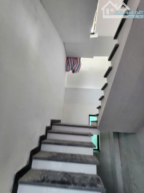 Bán nhà 4 tầng Bò Sơn Núi . dt 100m . mt 5.5m . hướng TB . giá 5 tỷ 2