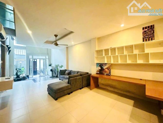Bán nhà Lê Lai-ngay cv 23/9+Metro-ngang 4.2m-5PN-giá tốt