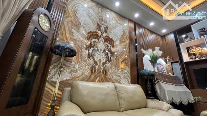 Biệt thự sân vườn Lê Duẩn 95m2 5 tầng, 18.9 tỷ