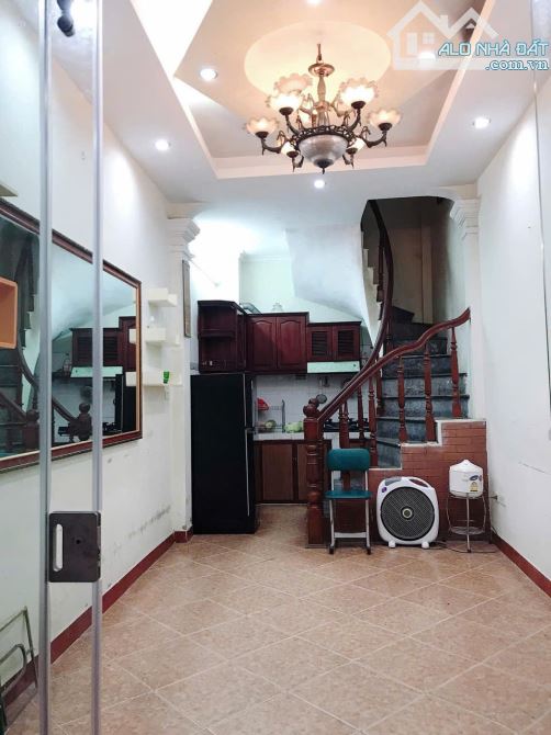 Cho thuê nhà ngõ 663 Trương Định, 3.5 tầng, 2 ngủ, 7 Triệu