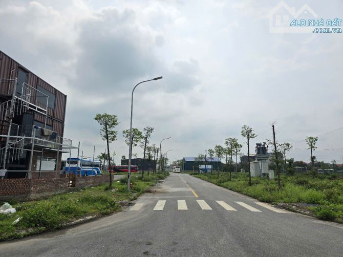 Bán đất Vạn Xuân Liên . dt 90m . mt 5m . hướng Đ . giá 2 ty650
