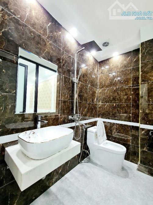 NHÀ ĐẸP KIẾN HƯNG HÀ ĐÔNG-5 TẦNG-Ô TÔ VÀO NHÀ-KINH DOANH