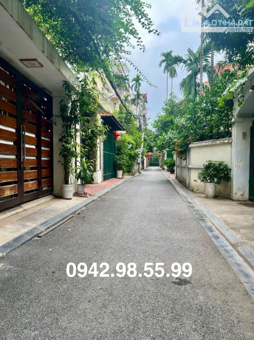 Bán biệt thự sân vườn Ngọc Thuỵ 3 tầng 120m, oto vào giá hơn 19 tỷ