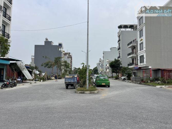 60m2 đất mặt đường đôi 30m Lô 21B Lê Hồng Phong sau Lạc Hồng - Ngang 4.28m - Đông Bắc