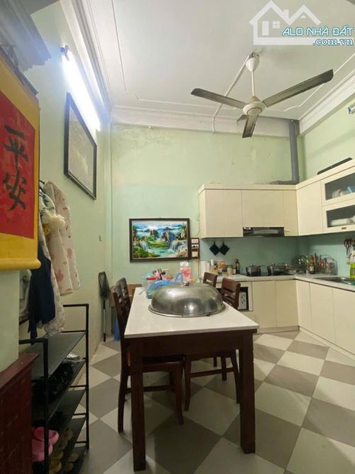 Bán nhà Dương Quảng Hàm, Cầu Giấy 42m2 x 5 tầng, giá 8,1 tỷ, cực gần phố