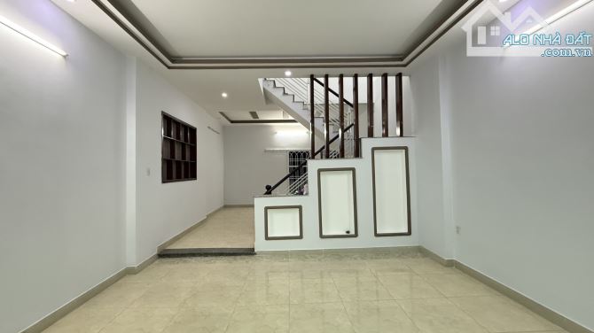 GIÁ RẺ, Bán nhà chợ Phạm Văn Bạch, 60m2 Ngang 5m, 4.75tỷ TL