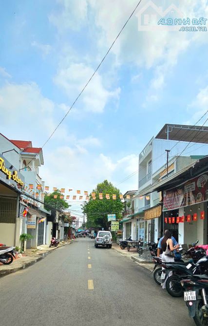 Bán nhà mê mặt tiền  HOÀNG HOA THÁM – BMT( Ngã 3 HHT - Phan Bội Châu ).