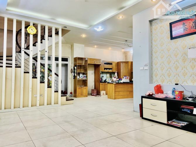 CẦN BÁN GẤP, NHÀ PHÂN LÔ, LẠC LONG QUÂN, 90M, Ô TÔ VÀO NHÀ, 34 TỶ