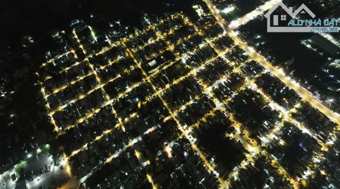 Bán lô đất thổ cư vuông vức 561m2 mặt tiền đến 20m trung tâm Ngọc Hồi