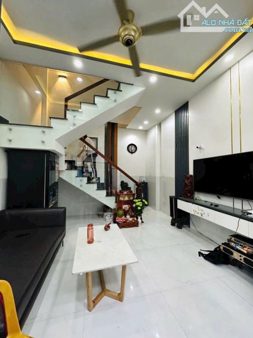 Bán nhà đẹp 4 tầng hẻm đường 2/4, P.Vạn Thắng, Nha Trang