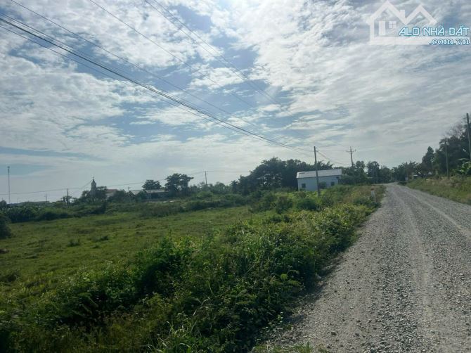 Bán 2,7 Sào Đất Lô 2 Đinh Công Tráng Tân Tiến Ngang 64x51 Gần Biển Giá 2,2 Tỷ