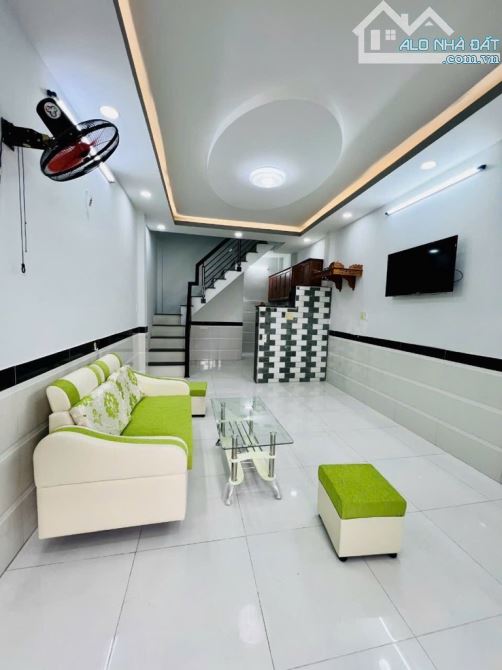 NHỈNH 3 T.Ỷ - 32M2 - SỔ VUÔNG VỨC  - SÁT MẶT TIỀN - HUỲNH VĂN NGHỆ, PHƯỜNG 12, GÒ VẤP.