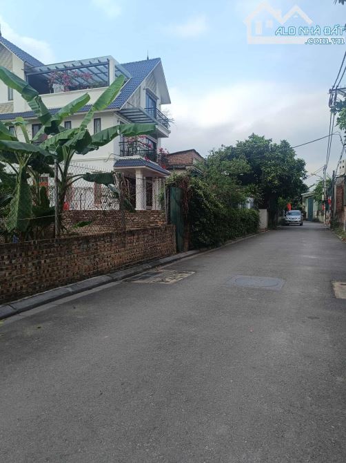 Bán thửa đất tại Long Biên 112m2 xây Biệt thự nhà vườn Tuyệt Đẹp - 6 Tỷ .