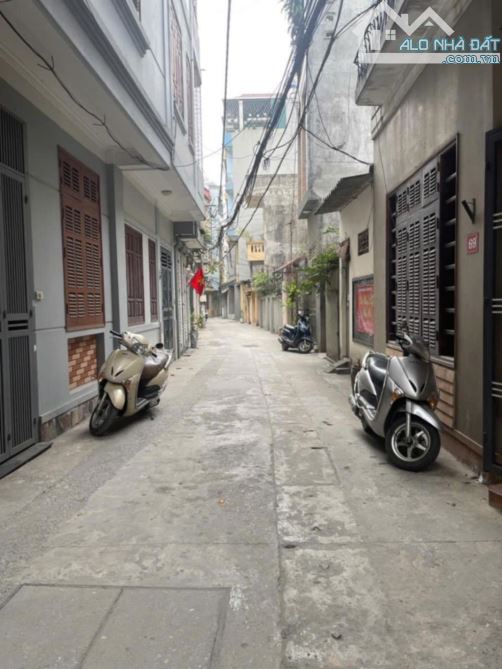 HOÀNG MAI - ĐỊNH CÔNG THƯỢNG GẦN 50M -5 TẦNG - 6 NGỦ VỊ TRÍ ĐẸP NGÕ THOÁNG CHỈ NHỈNH 8 TỶ