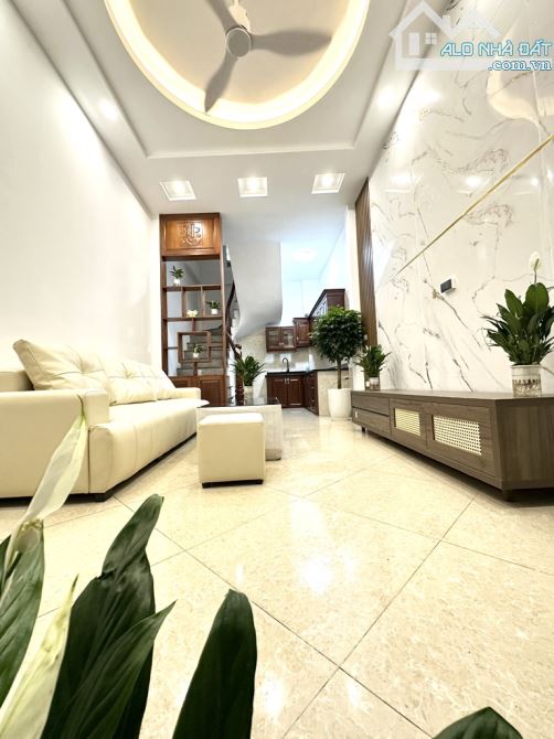 BÁN NHÀ HOÀNG MAI – Ô TÔ ĐỖ CỬA – NGÕ THÔNG TỨ PHÍA – NHÀ ĐẸP Ở LUÔN – GIÁ 6.6 TỶ