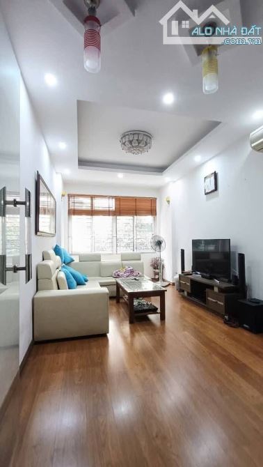 BÁN NHÀ LÊ ĐẠI HÀNH – LÔ GÓC 5 TẦNG – NỘI THẤT XỊN – CHỈ 10M RA PHỐ – GIÁ CHỈ 6,4 TỶ  Cơ h