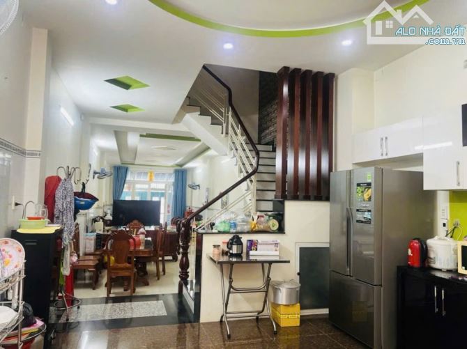 Bán Nhà HXH Thông Phạm Văn Bạch, Tân Bình, 100m, 3 Tầng, Nội Thất Cao Cấp, Nhỉnh 7 Tỷ TL.