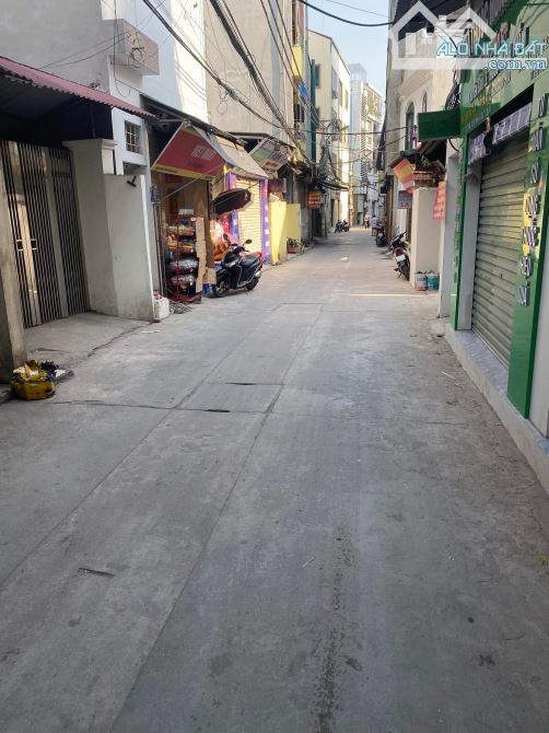 Chuyển Nhượng Nhà Cầu Cốc, Tây Mỗ, 35m, 5T, Giá 5.5 Tỷ, Ô TÔ 20m