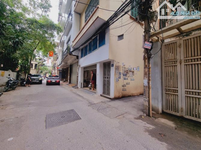 Chính chủ bán gấp đi nước ngoài toà 7 tầng, giá siêu rẻ view Hồ, MT 5m, MP Lạc Long Quân