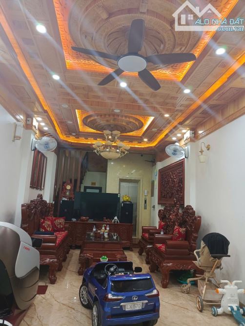 DỊCH VỤ DƯƠNG NỘI 7 TẦNG THANG MÁY - HÀNG HIẾM KHU VỰC