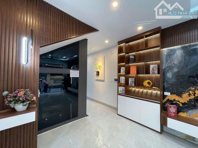 Bán nhà Phạm Văn Đồng, 45m2, phân lô, ô tô tránh, nội thất chủ tặng,  nhỉnh 8tỷ.