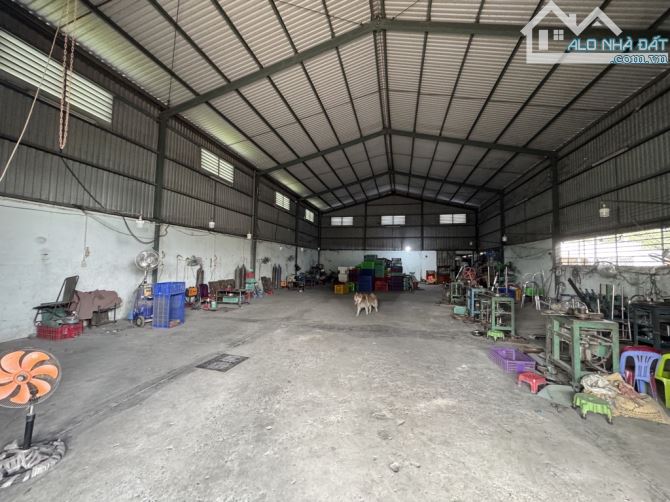 GẦN CHỢ BÌNH CHÁNH - XƯỞNG DIỆN TÍCH LỚN FULL THỔ CƯ - DT 900M - ĐƯỜNG XE TẢI CHẠY - CONTI