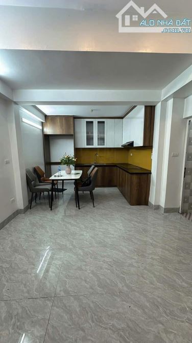 NGỌC HÀ 30M2 x Mặt tiền 5.5M - Ngõ thẳng tắp, cách mặt phố 50M, gần Lăng Bác. An ninh tốt.