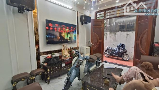 CỰC HIẾM PHỐ ĐẶNG VŨ HỶ – Ô TÔ ĐỖ CỔNG – 50M RA Ô TÔ TRÁNH – NHỈNH 5 TỶ CÓ NGAY NHÀ ĐẸP!