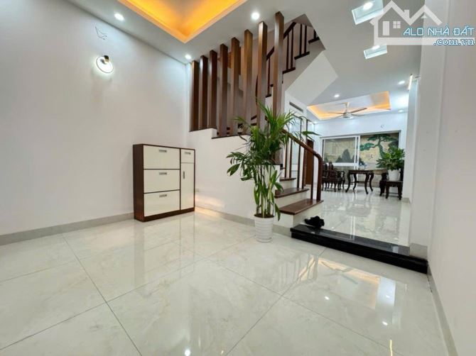 Cực Hiếm! Bán Nhà Lê Trọng Tấn, Ngách Ô Tô, 2 Mặt Thoáng, Mặt Tiền 4.5m, 46m2.