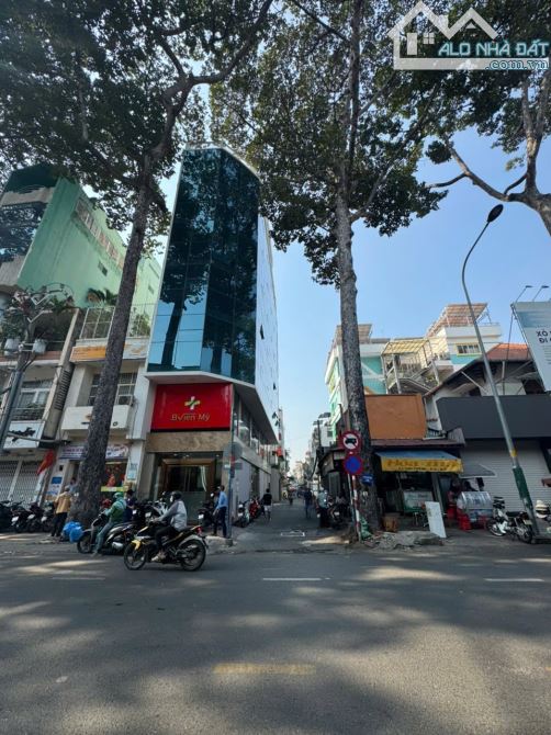 Giá 120 tỷ giảm về 75 Tỷ - MT Góc Cao Thắng P3 Q3- Hầm 9Tầng - Hđt 180triệu/1T