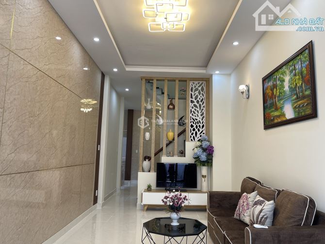 BÁN NHÀ 1T2L ĐƯỜNG NAM KỲ, HẺM OTO VÀO TẬN NHÀ- GIÁ 5.6 TỶ , NGANG 4.2M