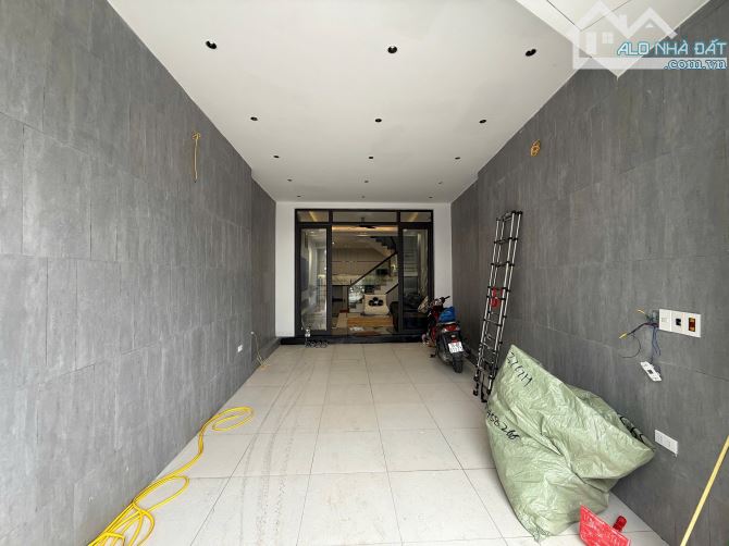 Cần Bán Nhà 4 Tầng Dân Xây Độc Lập Mặt Đường Vĩnh Cát Có Gara Ô Tô