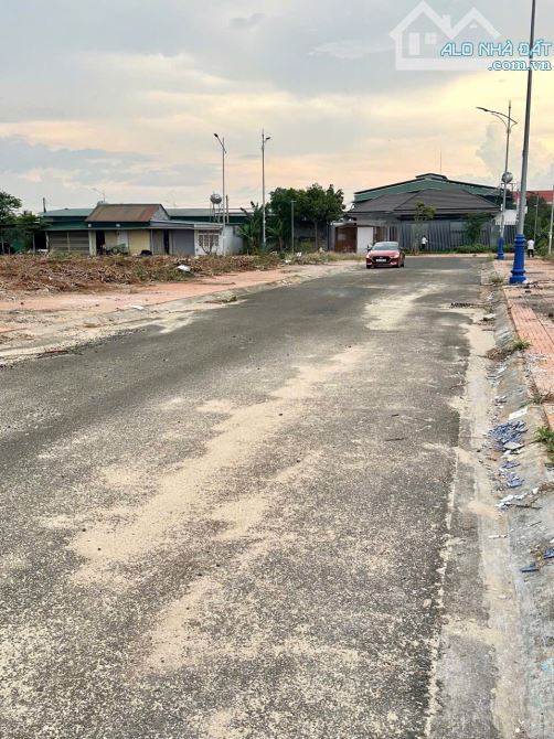 Bán 2 lô liền kề đường N8 khu đấu giá Thủ Khoa Huân
