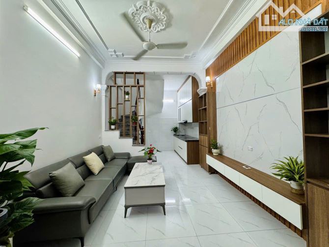 5.85 TỶ . BÁN NHÀ TRƯƠNG ĐINH - DT 30m2 . NHÀ ĐẸP LONG LANH