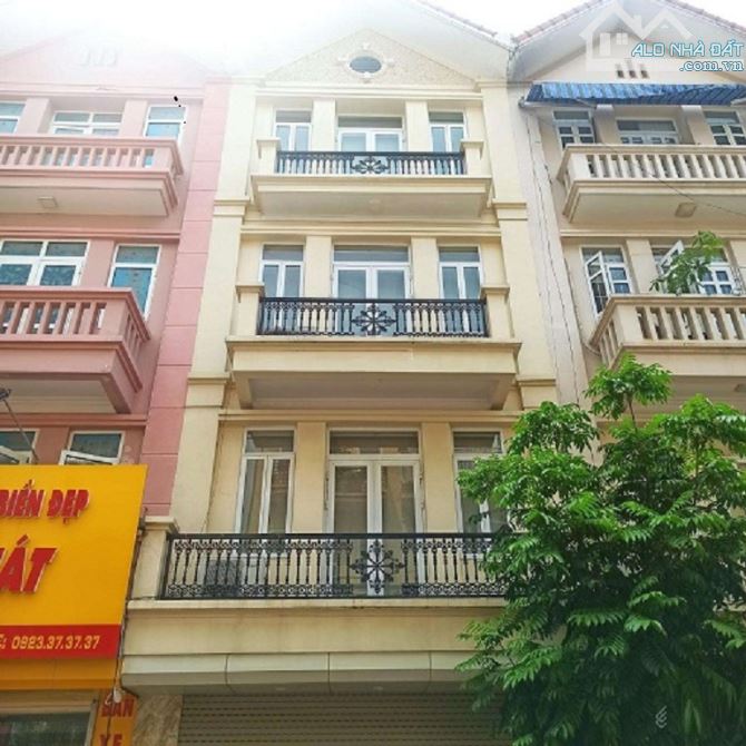 Cho thuê nhà mặt ngõ 39 phố Trần Kim Xuyến - Cầu Giấy. Diện tích 82M x 5 tầng mặt tiền 5m