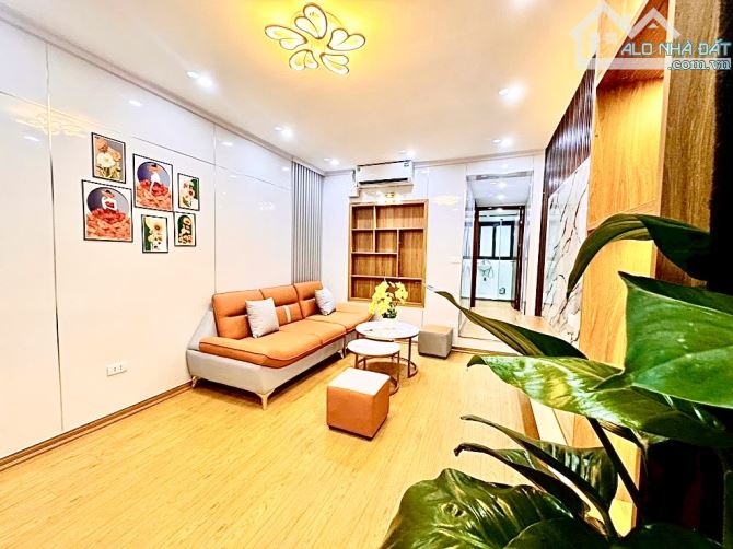 Bán nhà tập thể phố VIP thái thịnh TT đống đa fun nội thất xịn sò không còn căn thứ hai